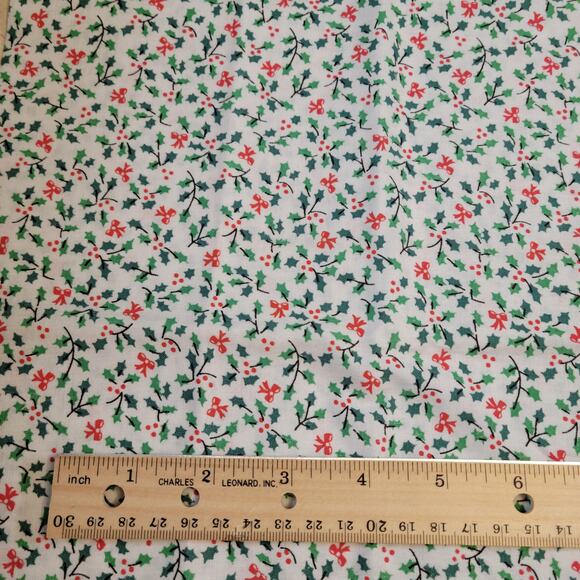 Cotton Fabric Lot Christmas Holly Green Red Floral Print 7 Pc Quilting Crafts - Picture 11 of 16